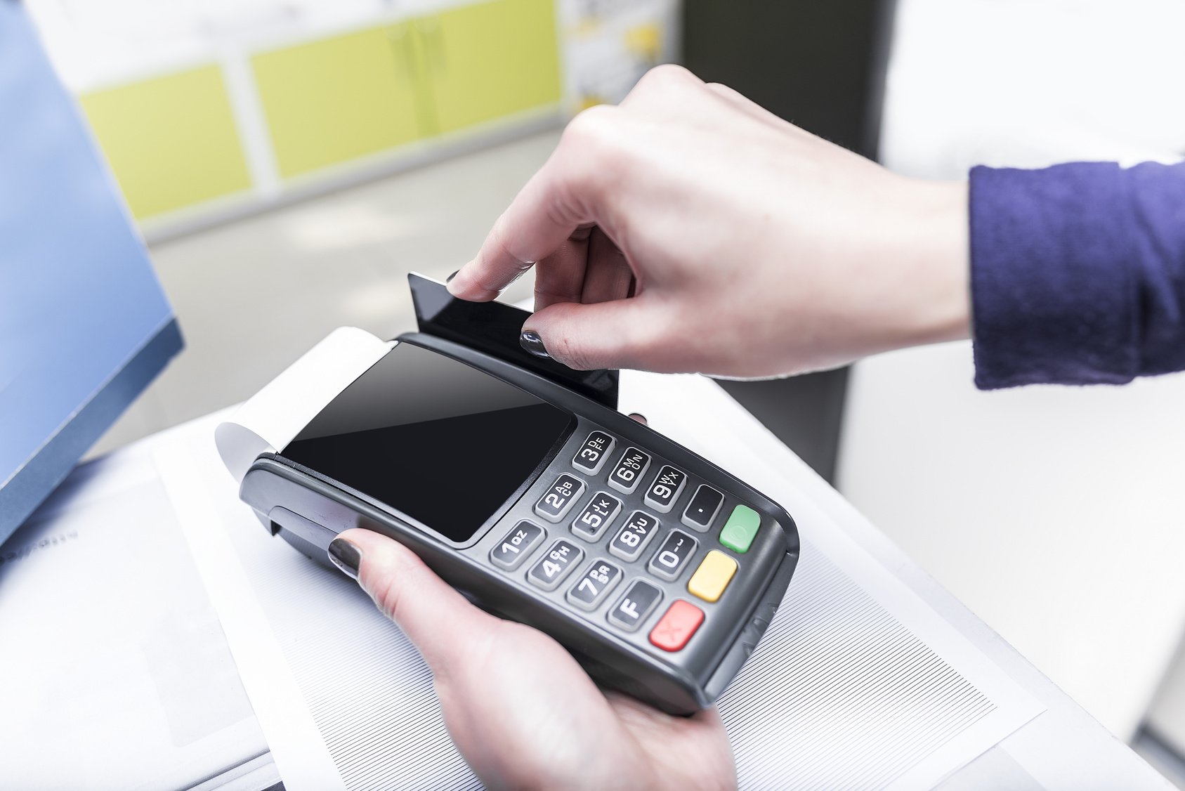 Η ΕΣΕΕ ζητά παράταση στη διασύνδεση POS – ταμειακών μηχανών και στην εφαρμογή της Ψηφιακής Κάρτας Εργασίας
