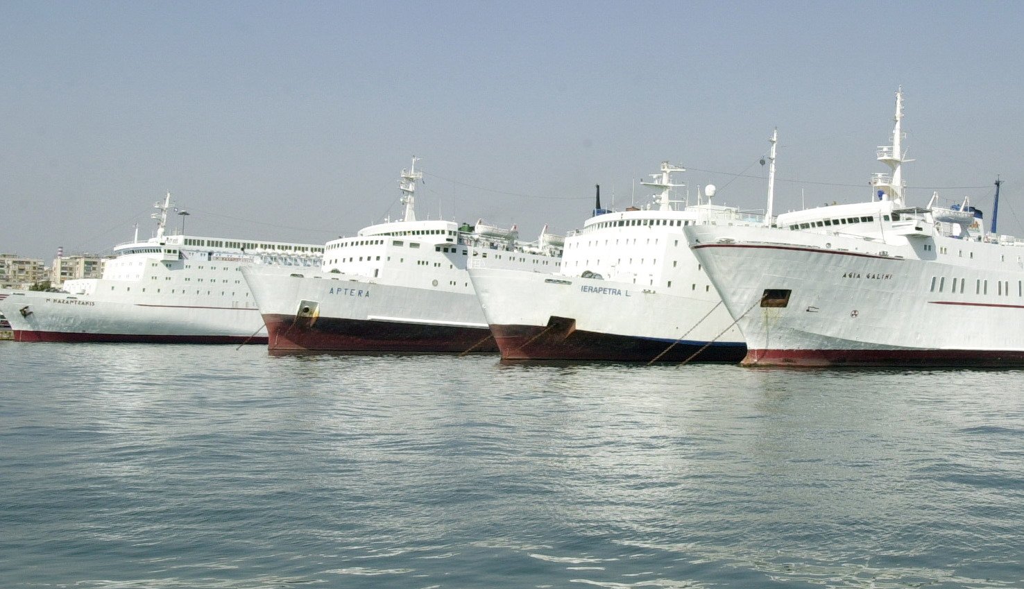 Οικονομική ενίσχυση των ναυτικών που θα πληγούν από τα μέτρα για τον περιορισμό του κορονοϊού, ζητούν 9 ναυτεργατικά σωματεία