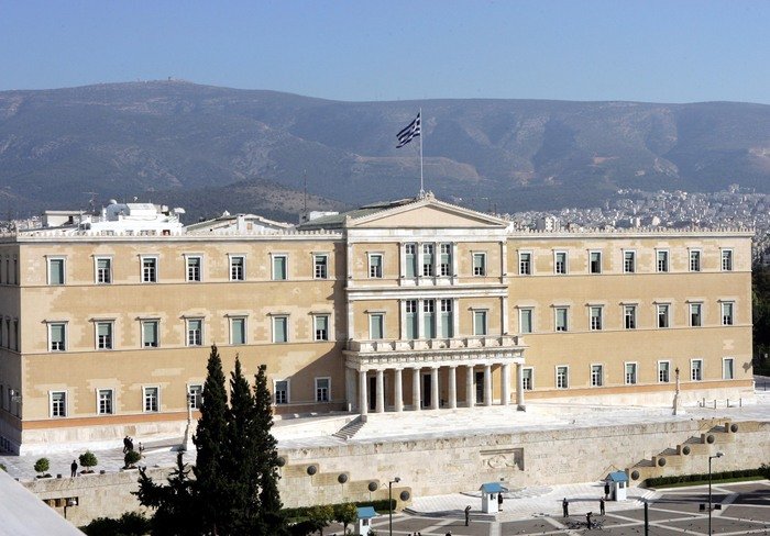 Απ. Βεσυρόπουλος: Το νομοσχέδιο του υπουργείου Οικονομικών αντιμετωπίζει για πρώτη φορά ολιστικά και ολοκληρωμένα το λαθρεμπόριο. Μήνυμα στα κυκλώματα η ψήφισή του με ευρύτερη πλειοψηφία