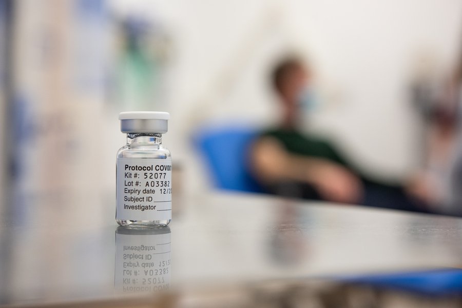 Ευρωπαϊκή Επιτροπή: Ουδέν σχόλιο για το δημοσίευμα των Financial Times για τις αυξημένες τιμές των εμβολίων κατά της Covid-19 της Pfizer και της Moderna