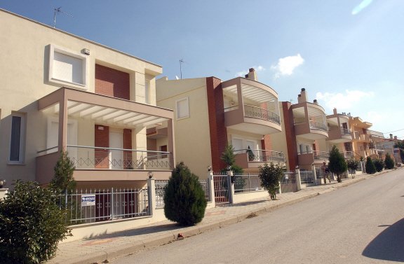 Παράταση της προθεσμίας για τη μεταβίβαση ακινήτων εταιρειών που υπόκεινται στον ειδικό φόρο σε φυσικά πρόσωπα με ευεργετικές διατάξεις