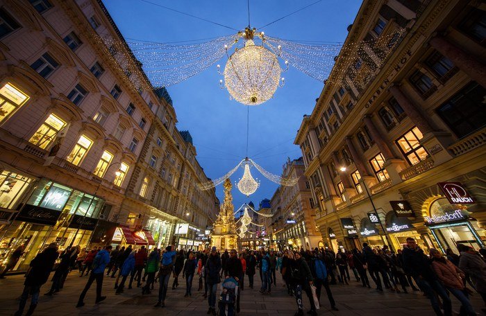 ΕΣΕΕ: Ποσό 1,59 δισ.ευρώ θα πέσει στην αγορά από το δώρο των Χριστουγέννων