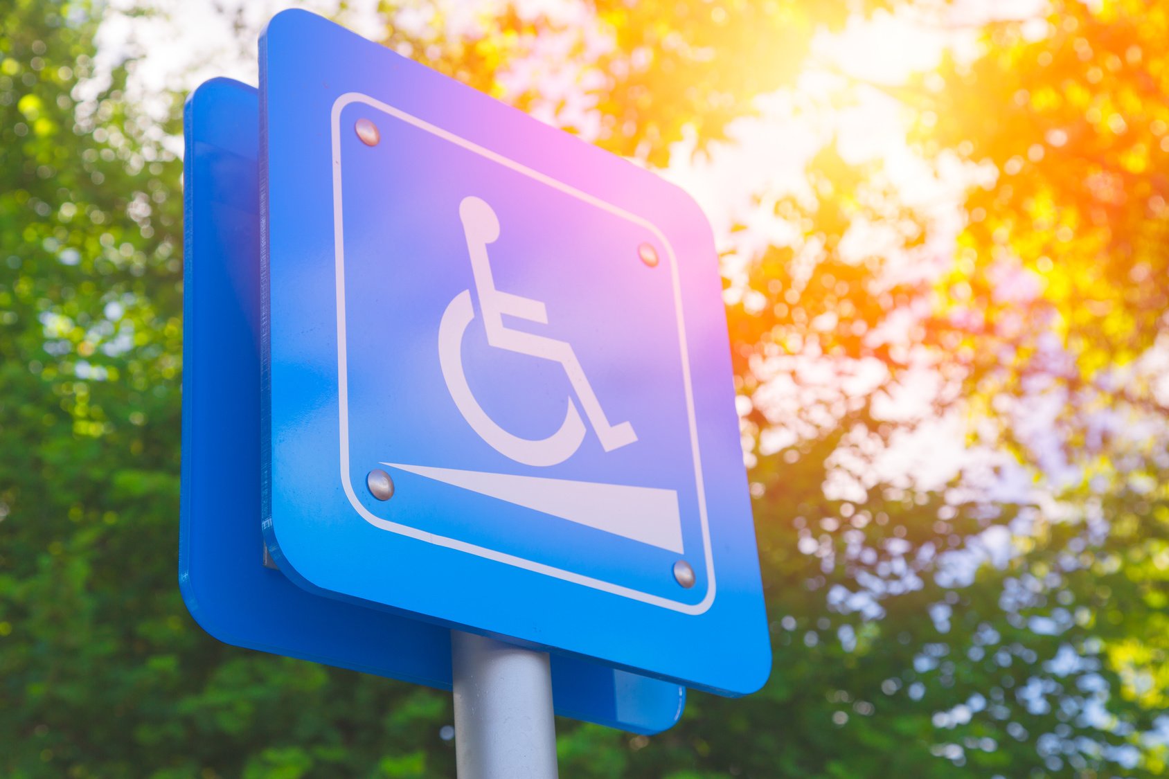 Τσακαλώτος: Δίκαιο το αίτημα της ΕΣΑμεΑ για τη μη μείωση του αφορολόγητου για τα άτομα με αναπηρία, την απαλλαγή τους από τα τεκμήρια του εισοδήματος και τον ΕΝΦΙΑ