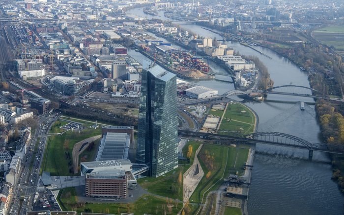 Ευρωζώνη: H Ευρωπαϊκή Κεντρική Τράπεζα είναι πιθανόν να στείλει σήμερα μήνυμα για νέα στήριξη της οικονομίας της Ευρωζώνης