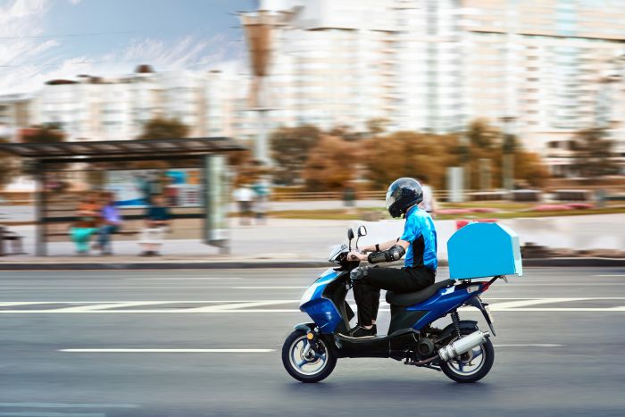 Υπουργείο Εργασίας και Κοινωνικών Υποθέσεων: Τα αποτελέσματα των ελέγχων του ΣΕΠΕ στους κλάδους delivery και courier (2020-2021)