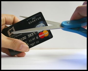 Πώς θα διαχειριστείτε τα χρέη σας συμβουλεύει η ΓΓ Καταναλωτή