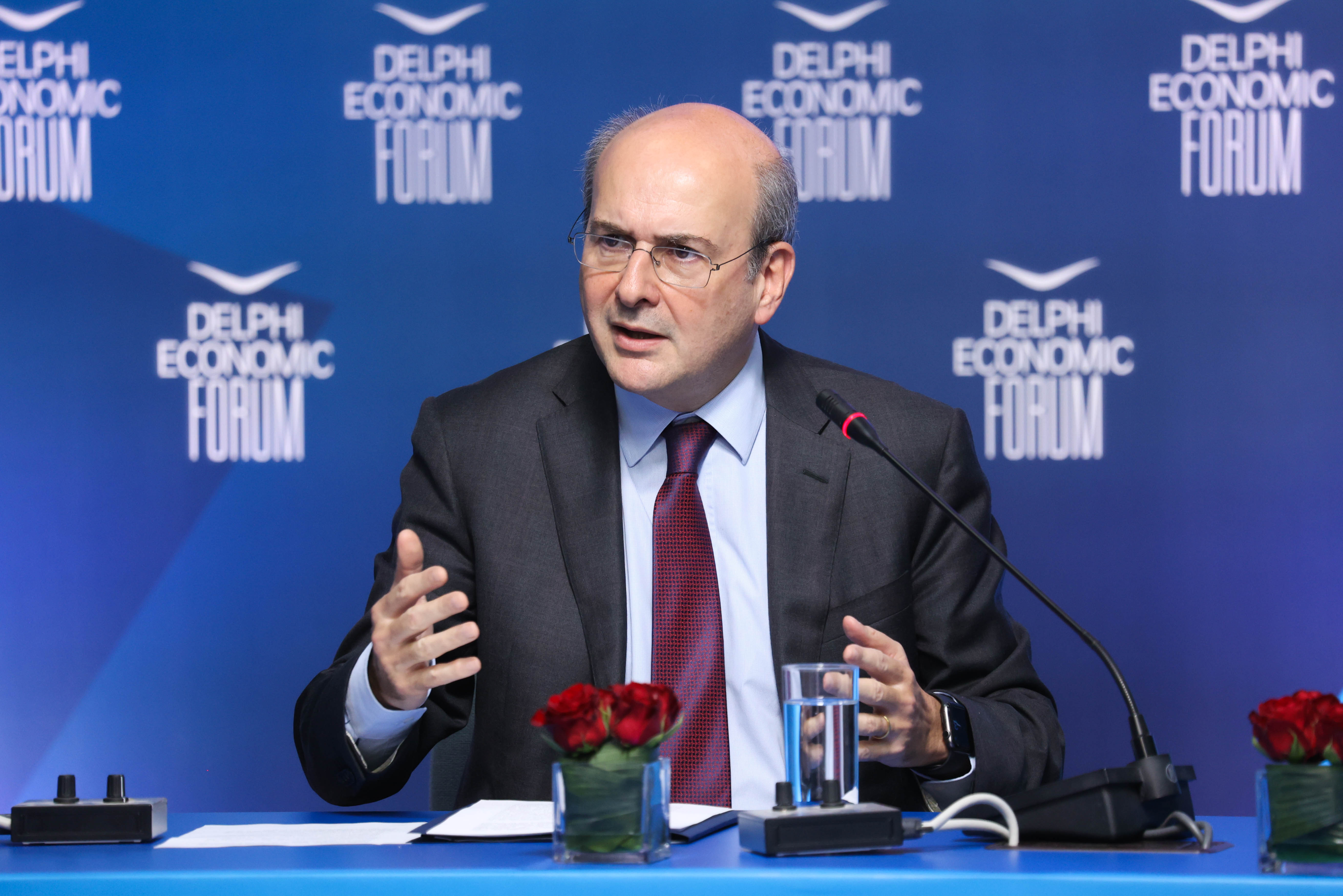 Χατζηδάκης: Μήπως το πρόβλημα είναι ότι λιγότεροι φορολογούμενοι θα προσφύγουν φέτος στους λογιστές