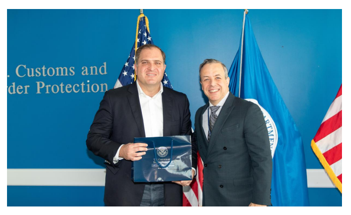 Πιτσιλής: Συνάντηση με τον επικεφαλής της Υπηρεσίας Τελωνείων και Προστασίας Συνόρων των ΗΠΑ
