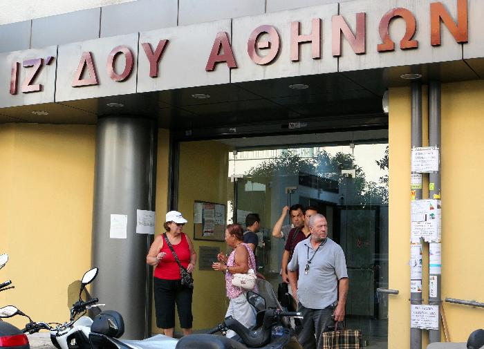 Σε πανελλαδική στάση εργασίας κατέρχονται σήμερα, από τις 11:30 οι εφοριακοί