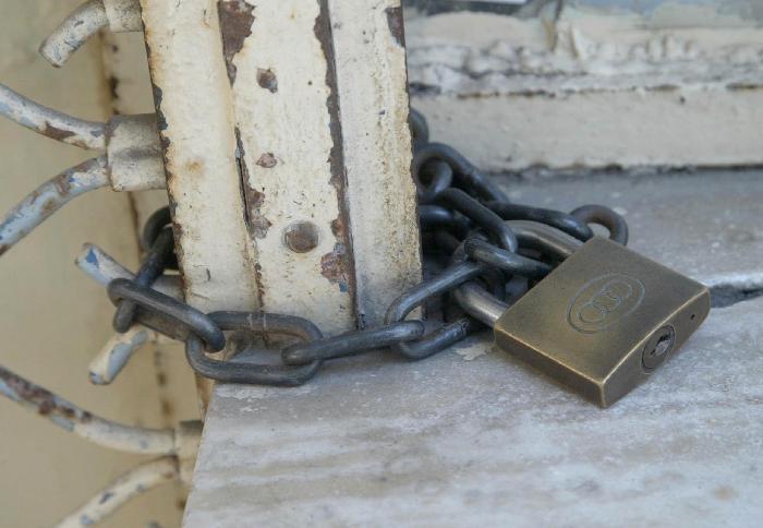 Σφράγισαν την παλαιότερη καφετέρια στην παραλία του Βόλου για φοροδιαφυγή