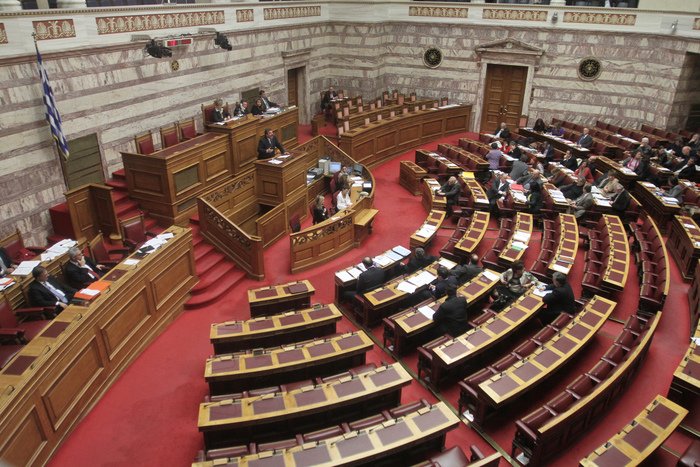 Βουλή: Κατατέθηκε σχέδιο νόμου για το υπαίθριο εμπόριο, τις ψυχαγωγικές δραστηριότητες, την επιμελητηριακή νομοθεσία και άλλα θέματα