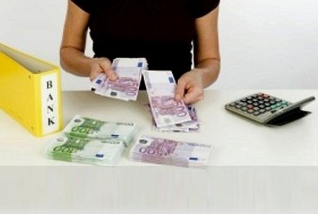 Ανεβαίνουν οι επισφάλειες