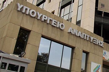 Νομοθετική ρύθμιση για τη διευθέτηση του λεγόμενου ιδιωτικού χρέους προανήγγειλε ο Γιώργος Σταθάκης. Παράδοση- παραλαβή του υπουργείου Ανάπτυξης