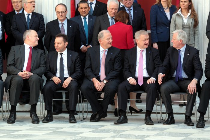 Με θετικές αναφορές για την πρόοδο που έχει σημειωθεί έως σήμερα στην Ελλάδα, το Eurogroup ενέκρινε τη δόση των 8,3 δισ. ευρώ