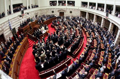 Η κυβέρνηση πήρε ψήφο εμπιστοσύνης στη Βουλή - Επισημάνσεις του υπουργού οικονομικών στη Βουλή