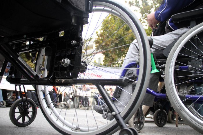 Υπουργείο Εργασίας: Δίνουμε έμφαση στην αυτόνομη διαβίωση και στη βελτίωση των παρεχόμενων υπηρεσιών των συνανθρώπων μας με αναπηρία