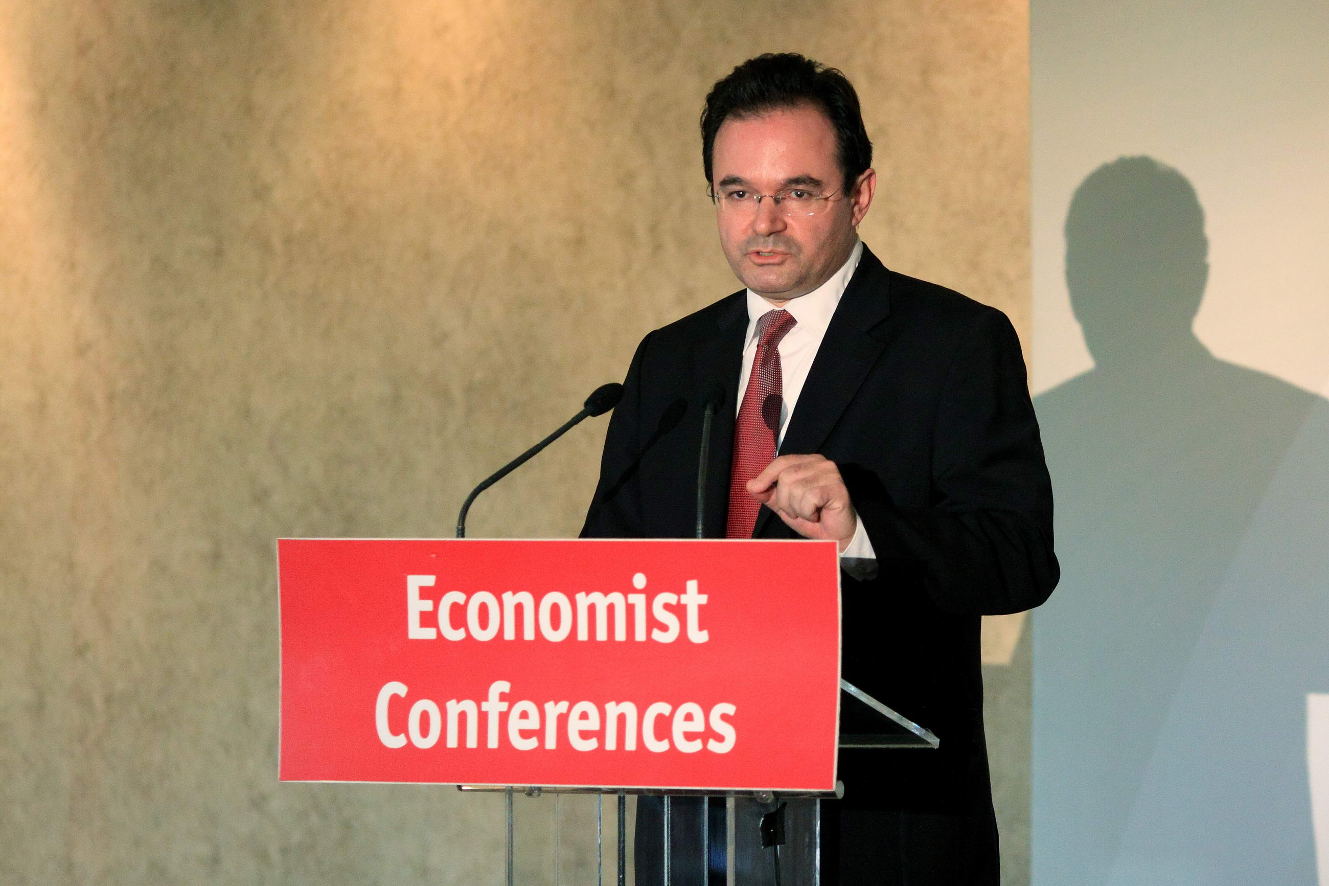 Ομιλία Παπακωνσταντίνου στο Συνεδριο του Economist