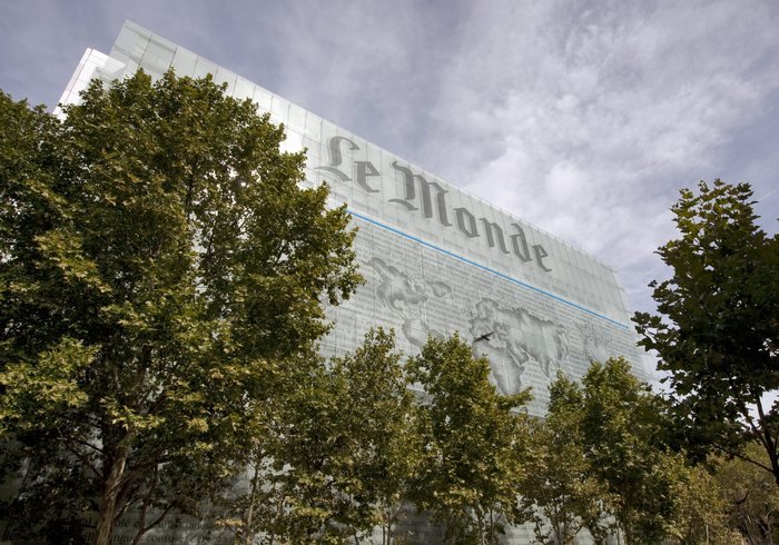 Πιέσεις στην Ελλάδα την ώρα του Eurogroup, γράφει η Le Monde