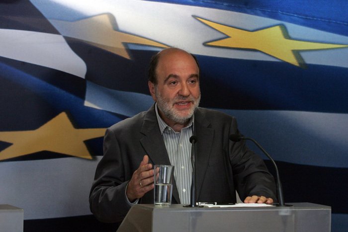 Αλεξιάδης: Η εφορία θα αναγνωρίζει τις δαπάνες μόνο μέσω κάρτας για το 2016