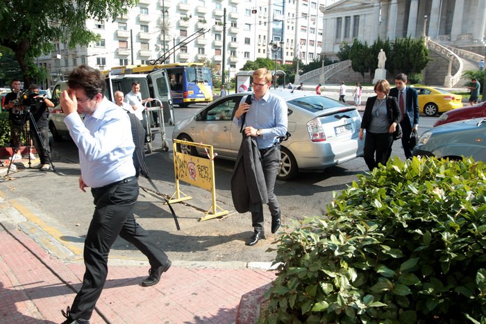 Ζήτημα κατάργησης του αφορολόγητου ορίου των 9.545 ευρώ για μισθωτούς και συνταξιούχους έθεσαν, σύμφωνα με πληροφορίες, οι θεσμοί