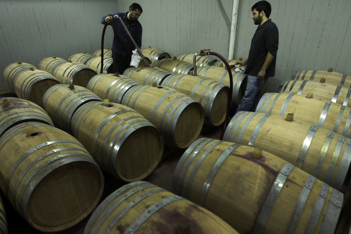Την κατάργηση του ειδικού φόρου κατανάλωσης στο κρασί πριν από την έναρξη του τρύγου ζητεί η Εθνική Διεπαγελματική Οργάνωση Αμπέλου και Οίνου