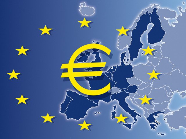 Ευρωπαϊκή Επιτροπή: Καταναλωτές και επιχειρήσεις θα εξοικονομούν χρήματα χάρη στους νέους κανόνες για τις διασυνοριακές πληρωμές