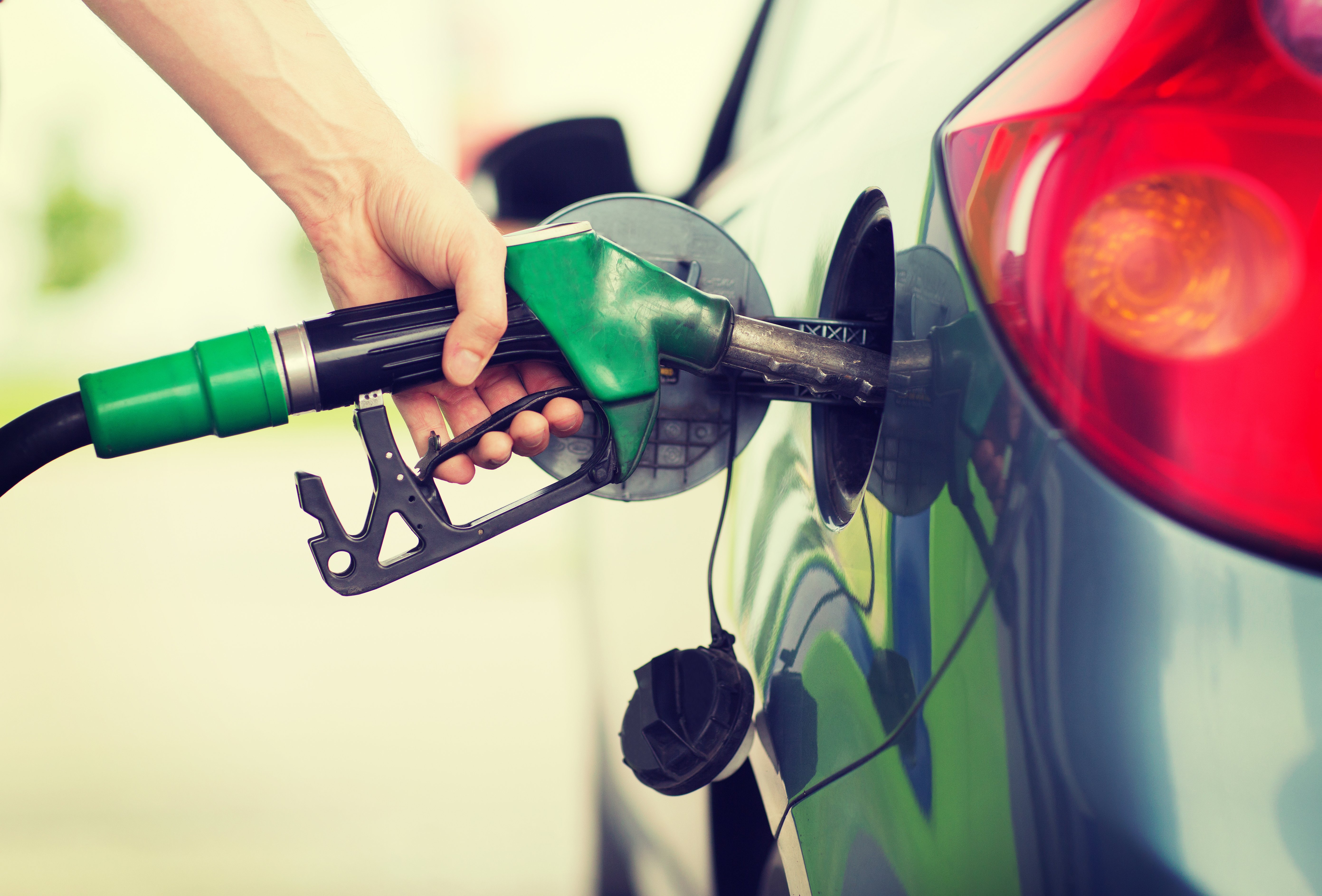 ΕΒΕΠ: Ο επιπλέον δημοσιονομικός χώρος τροφοδοτεί τις επιδοτήσεις στις τιμές των καυσίμων