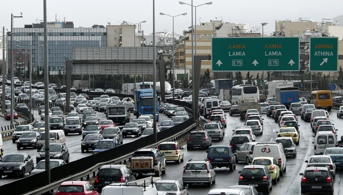Ευρώπη: Οι ευρωπαίοι πολίτες επιλέγουν το αυτοκίνητό τους αντί τα Μέσα Μαζικής Μεταφοράς για να πάνε στις δουλειές τους