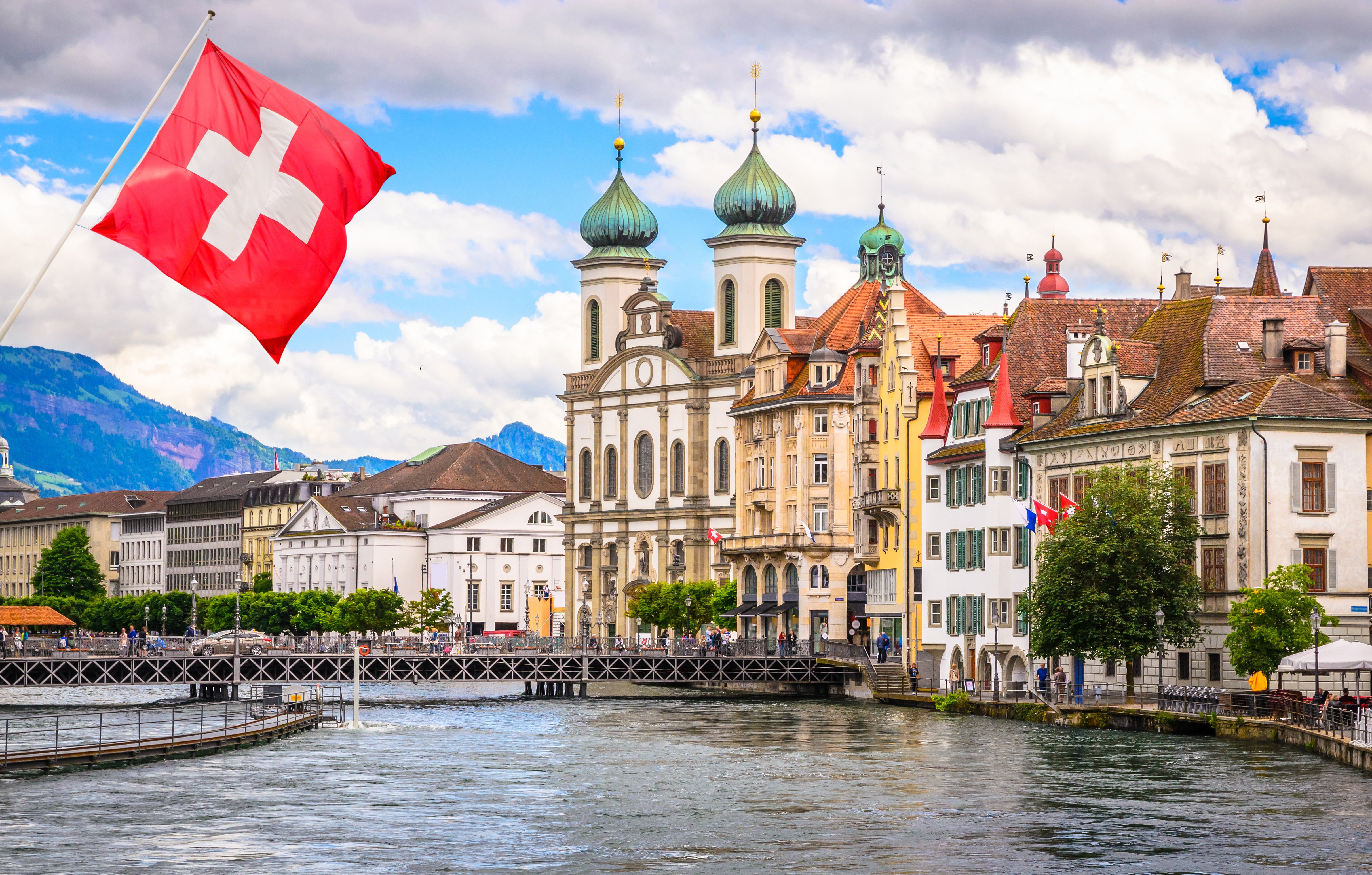 Ελβετία: Πτώση κατά 11,10% της μετοχής της Credit Suisse