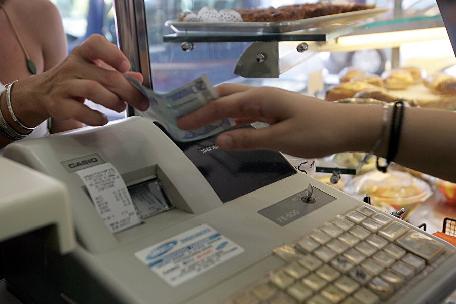 ΑΑΔΕ: Παράταση για την απόσυρση ταμειακών μηχανών