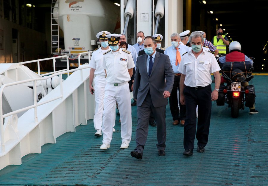 Πλακιωτάκης: Επιθεώρηση εφαρμογής των υγειονομικών πρωτοκόλλων στα πλοία της ακτοπλοΐας στο λιμάνι της Πάτρας