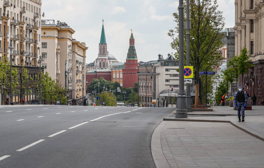 Ρωσία: Το ρούβλι πέφτει αλλά το Κρεμλίνο δεν ανησυχεί. Το ευρώ ξεπέρασε τα 92 ρούβλια για πρώτη φορά από τον Ιανουάριο του 2016