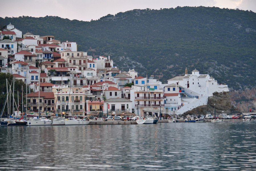 ΕΤΕπ: Συζητήσεις για χρηματοδότηση κατοικιών για στέγαση δημοσίων υπαλλήλων σε νησιωτικούς προορισμούς