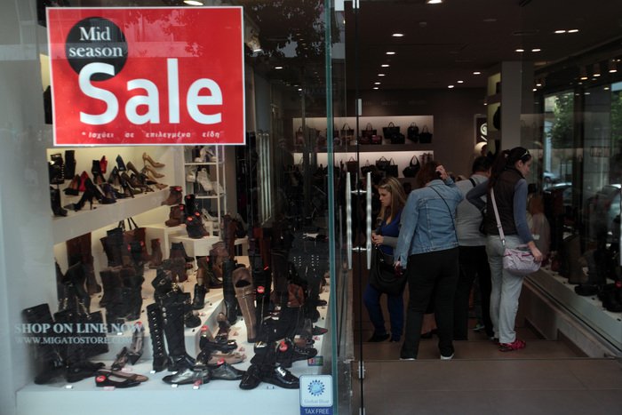 ΕΣΕΕ: Περισσότερες οι πωλήσεις στις εκπτώσεις για τα μεγαλα καταστήματα και τα πολυκαταστήματα
