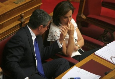 Άρθρο των Α. Διαμαντοπούλου, Α. Λοβέρδου, Γ. Ραγκούση - Ηχηρή πολιτική παρέμβαση τριών κορυφαίων υπουργών