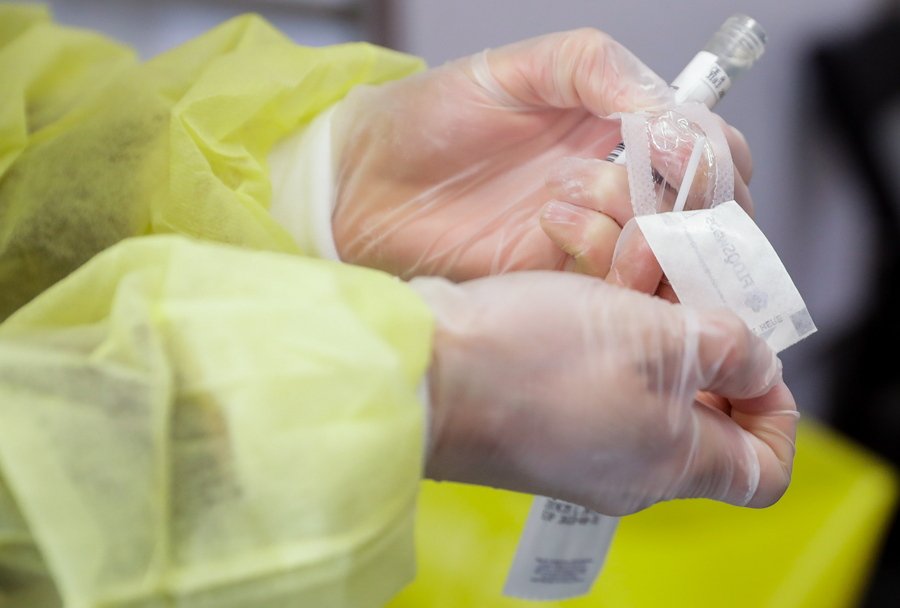 Υπουργείο Εργασίας: Πώς θα διενεργούνται τα υποχρεωτικά rapid tests για τους ανεμβολίαστους στον ιδιωτικό τομέα