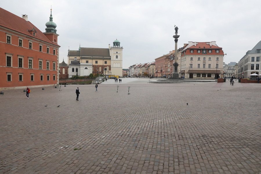 Πολωνία: Ξανανοίγουν τον Μάιο εμπορικά κέντρα, εστιατόρια, ξενοδοχεία και άλλες υπηρεσίες
