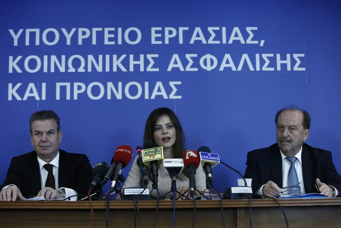 Συνάντηση της ηγεσίας του υπουργείου Εργασίας με τους κοινωνικούς εταίρους για το νομοσχέδιο που κατατίθεται στη Βουλή