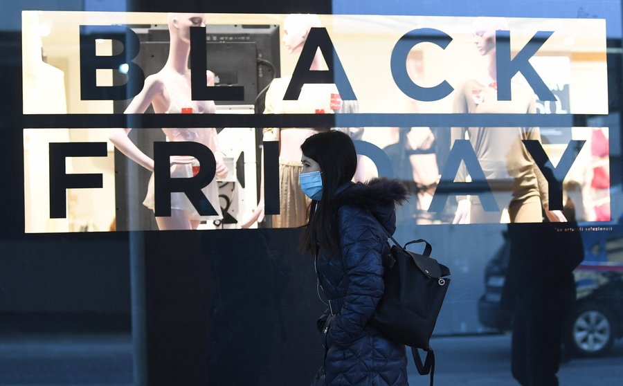 ΕΣΘ: Με εκπτώσεις έως και 80% υποδέχονται τη Black Friday οι καταστηματάρχες στην Θεσσαλονίκη